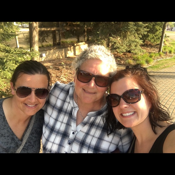 Meet your Posher, Devan - Picture 3 of 3